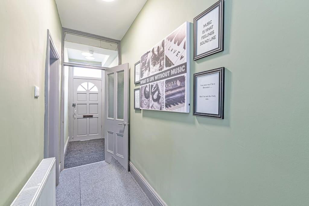 Luxury 5 Bedroom Holiday Home Within Prescot Exteriér fotografie