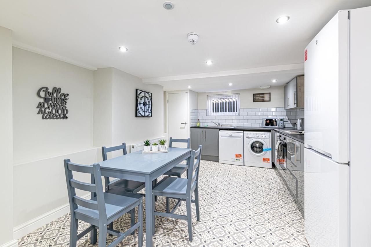 Luxury 5 Bedroom Holiday Home Within Prescot Exteriér fotografie